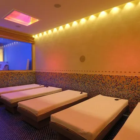 Seaside - Poolside Getaway Daire Bibione