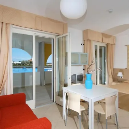 Seaside - Poolside Getaway Apartment Bibione