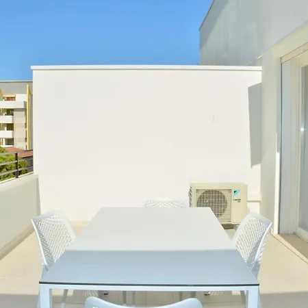 Seaside - Poolside Getaway Appartement Bibione