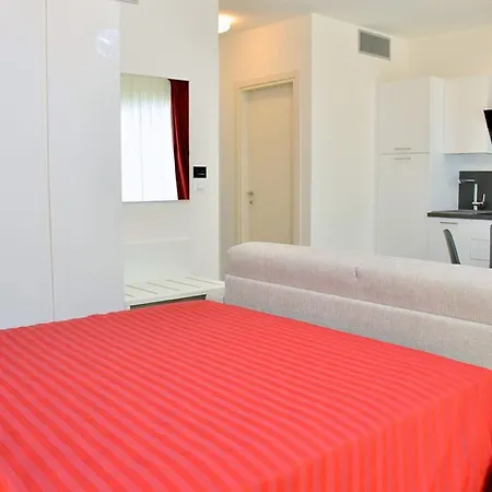 Appartement Seaside - Poolside Getaway