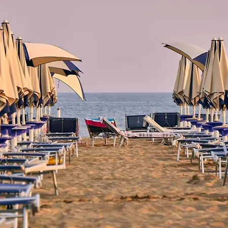 Seaside - Poolside Getaway Appartement *