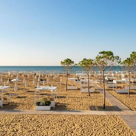 Daire Seaside - Poolside Getaway *