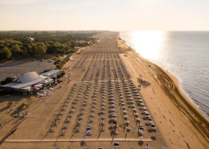Apartment Seaside - Poolside Getaway