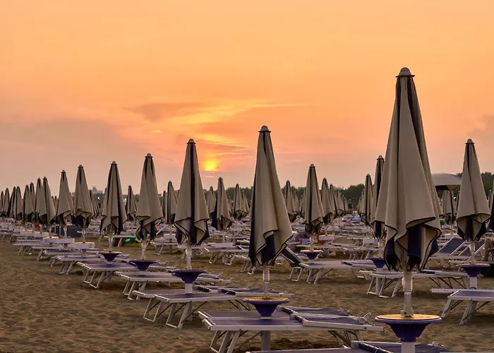 Seaside - Poolside Getaway Apartment Bibione